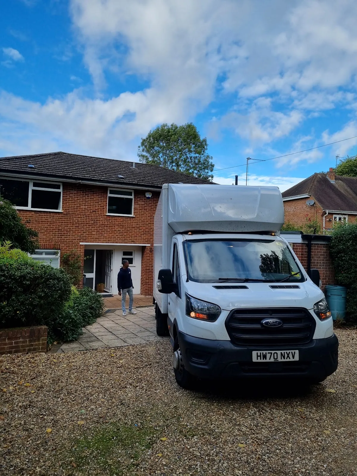 On the drive – Luton on a driveway – MV Movers