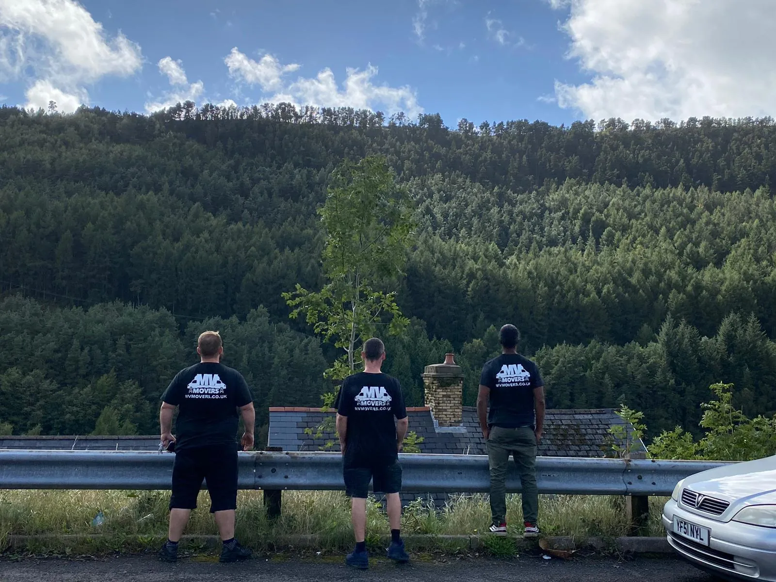 Long run – Crew at a viewpoint on a long-distance job – MV Movers